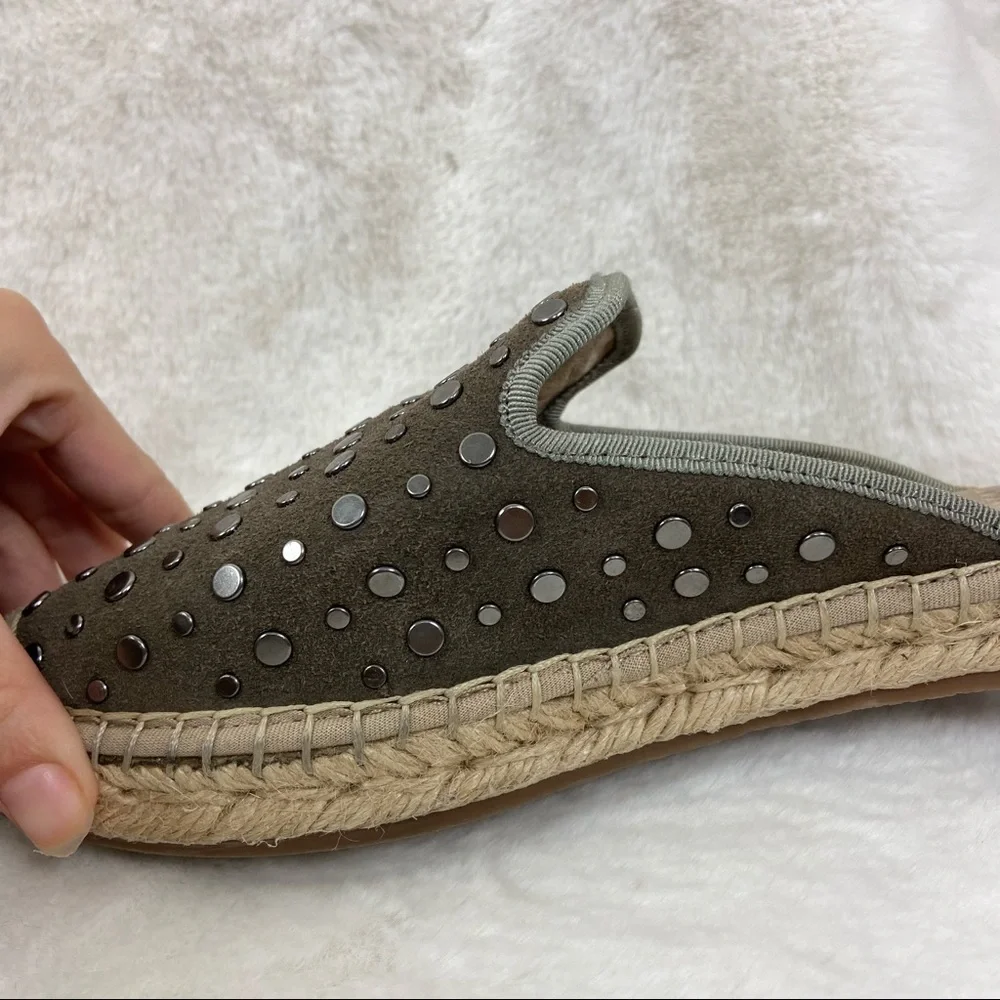 Lust for life ignite studded suede espadrille mules. Size 7M